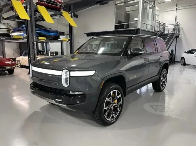 RIVIAN R1S 2023