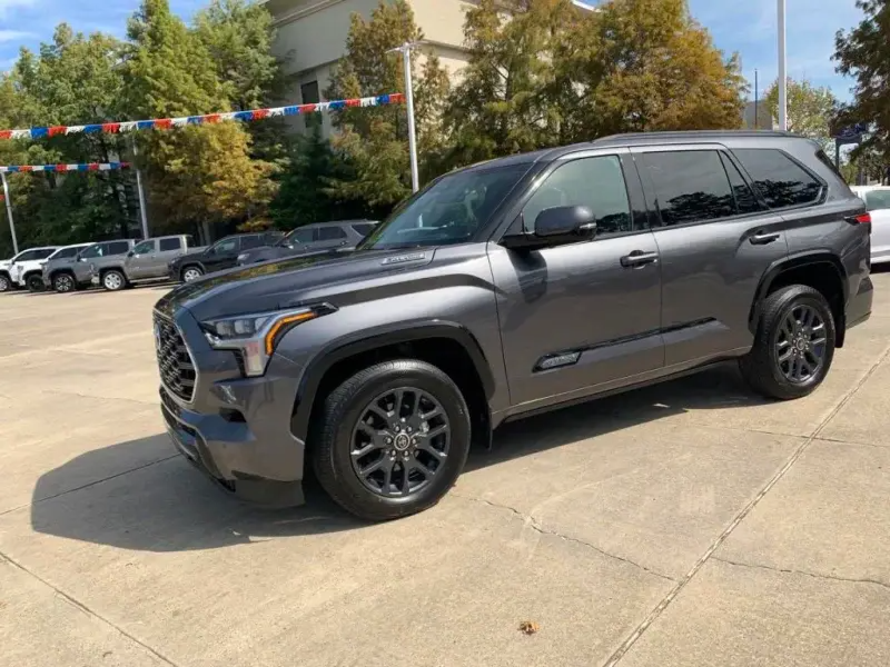 TOYOTA SEQUOIA 2023